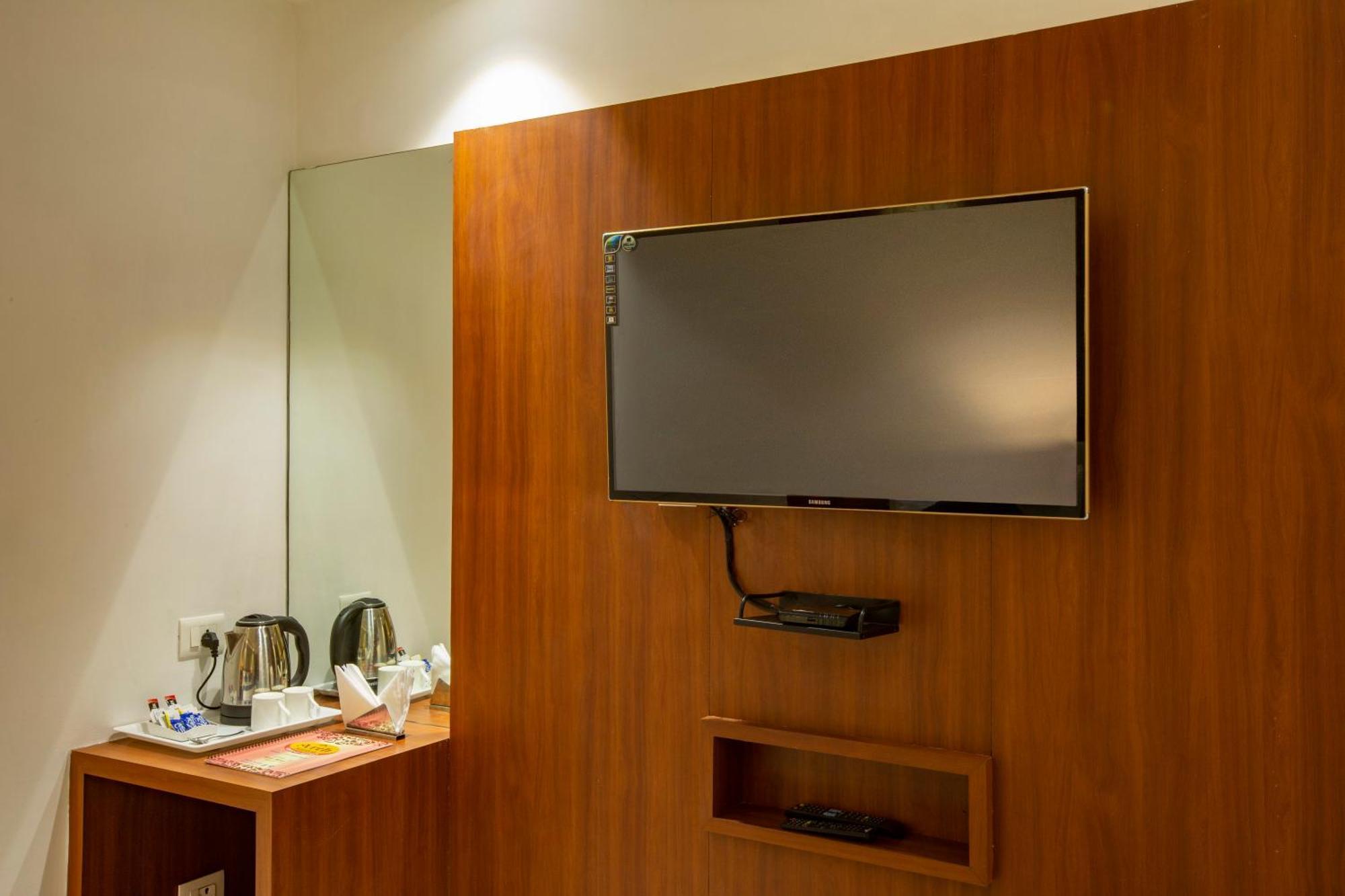 Hotel Arch Suites - Near Aerocity New Delhi Eksteriør billede