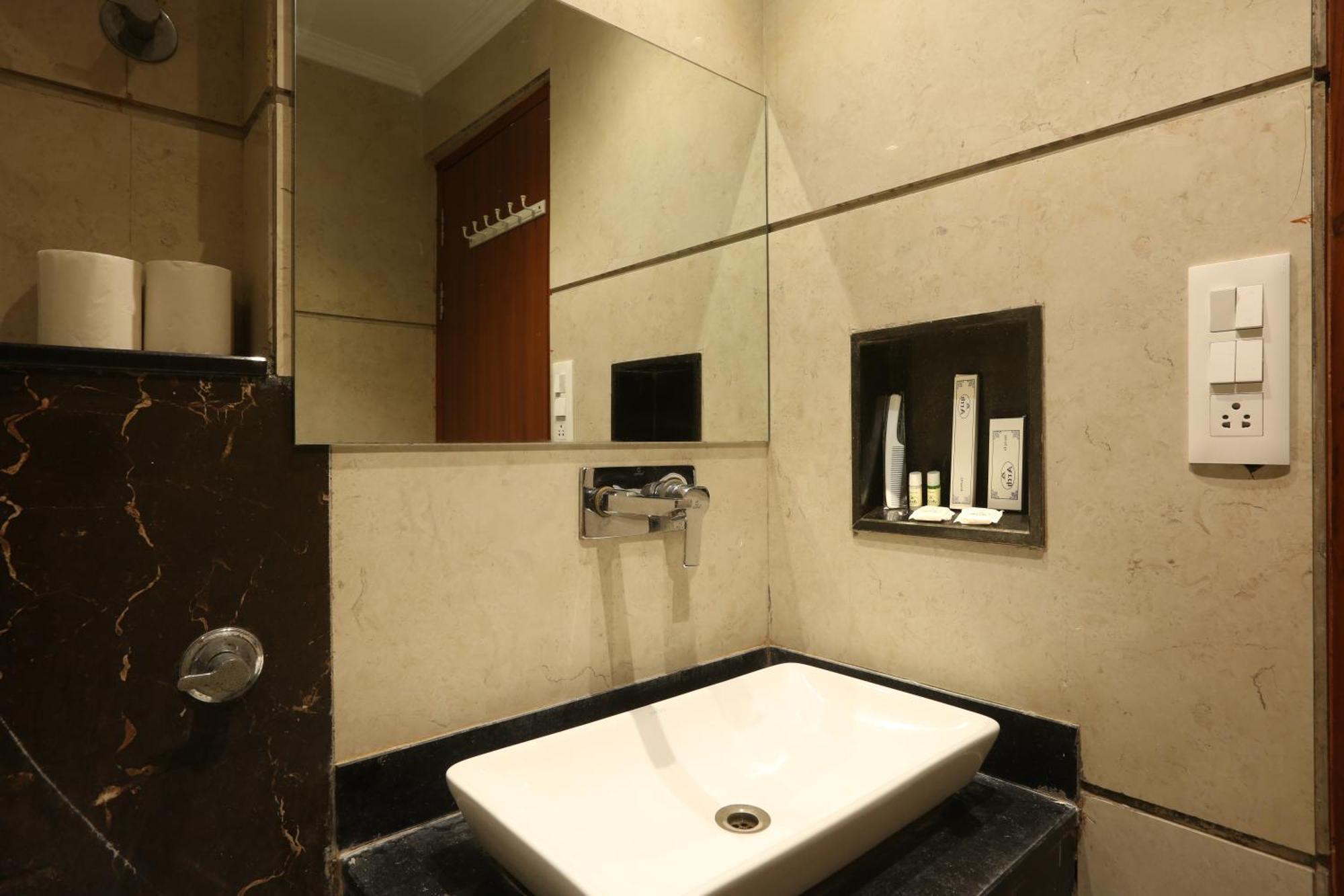 Hotel Arch Suites - Near Aerocity New Delhi Eksteriør billede